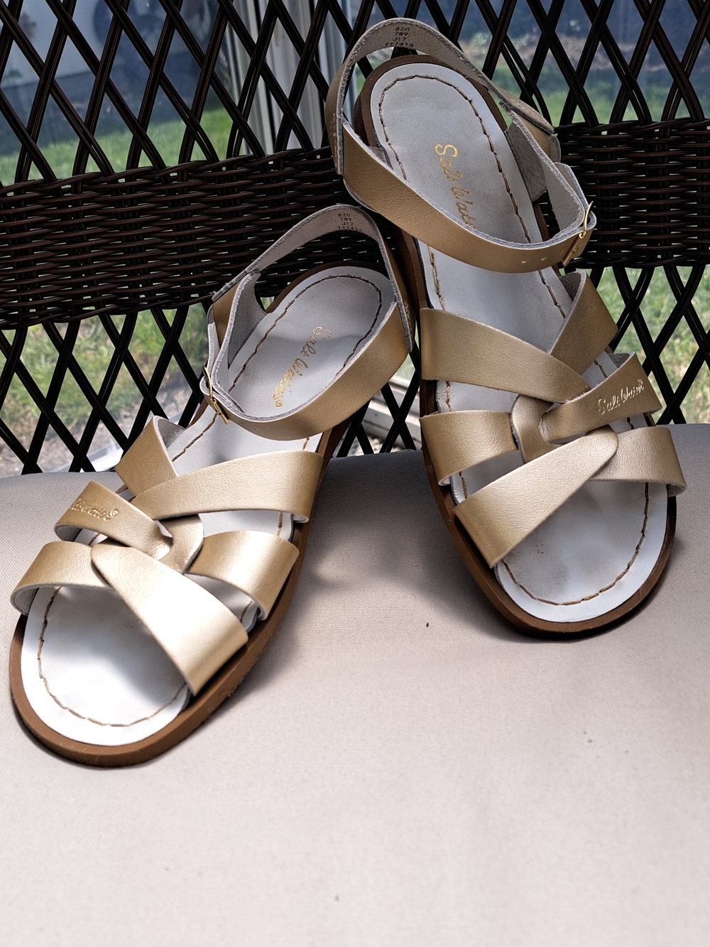 Salt Water Sandals Gold US Womens8-9